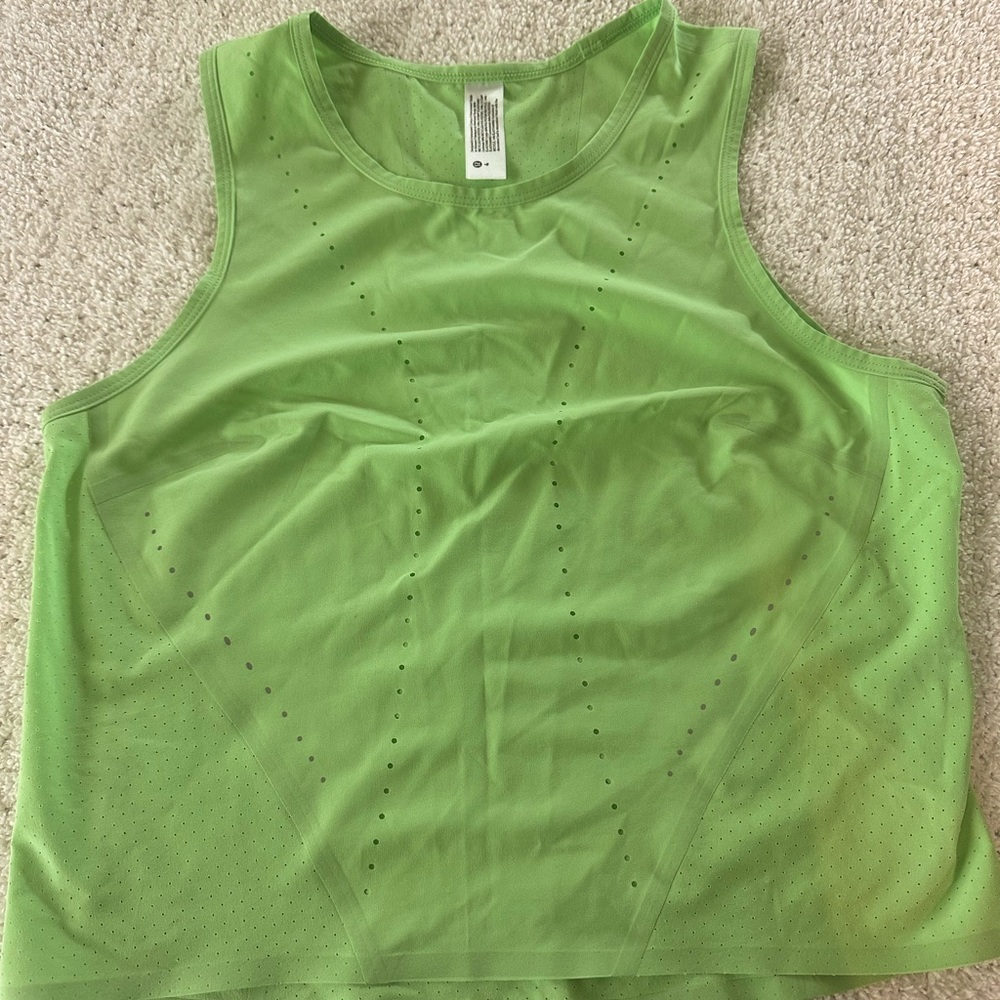 Lululemon crop top